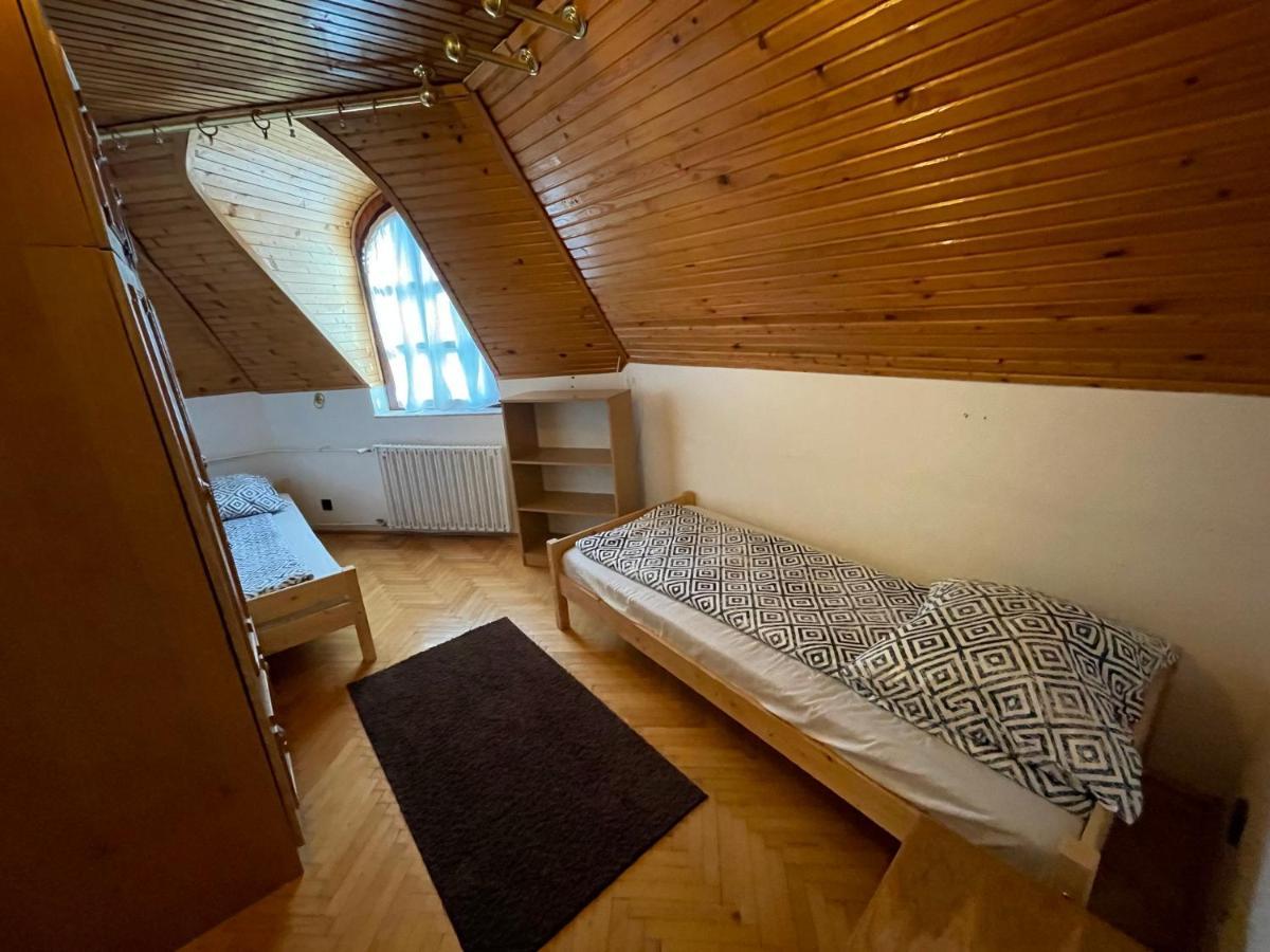 Szimpla Vendeghaz Hotel Mişcolţ Exterior foto